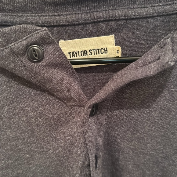 Taylor Stitch heavy bag short sleeve Henley. Grey. Large/42 - Picture 2 of 3
